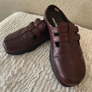 Earth Shoes Dharma Wine Clog with Kalso Heel